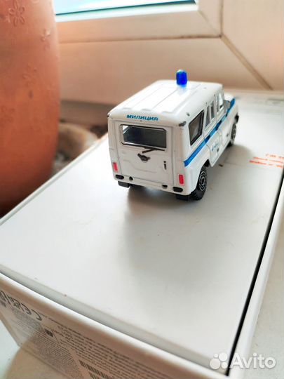 Модель автомобиля УАЗ ппс и Полиция мини