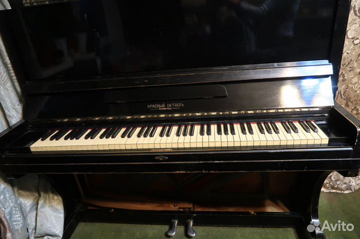 Пианино Красный Октябрь