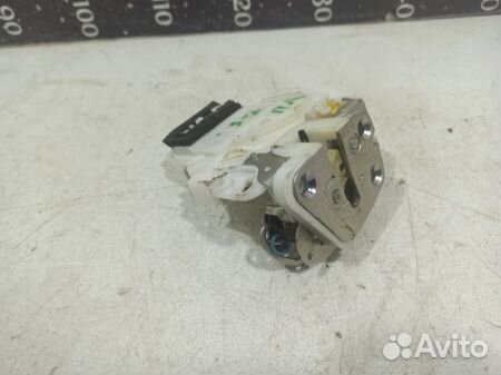 Замок двери передней левой