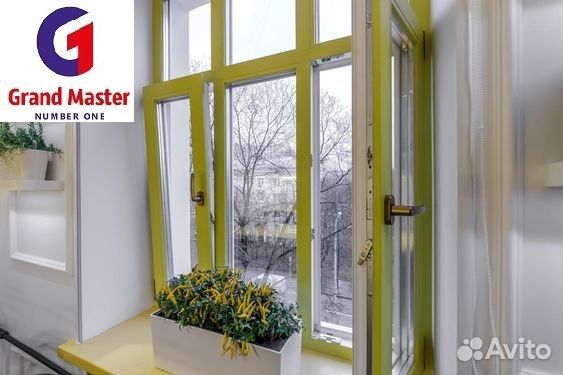 Окно трехсекционное в жетом цвете 2050*1300