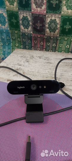 Продаю вэбкамеру Logitech Brio