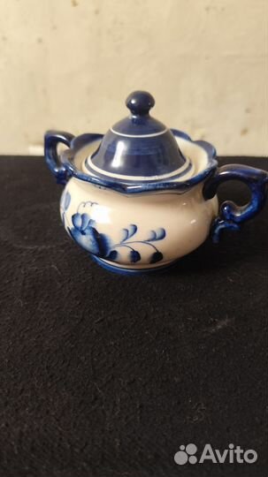 Фарфоровая сахарница 