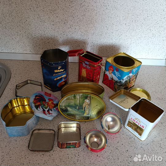 Корзинки, короб и жестяные баночки