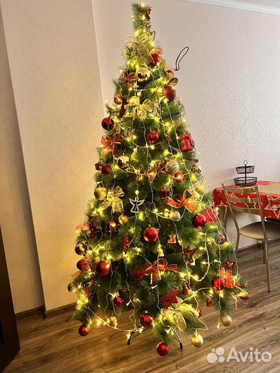 Елка искусственная 210 см с игрушками и гирляндами