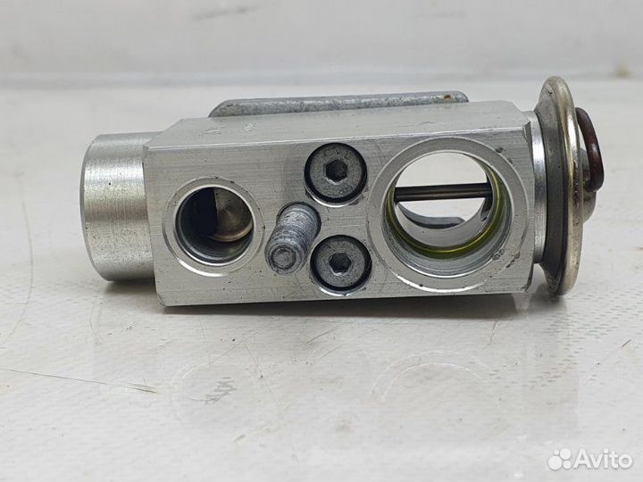 Клапан кондиционера Mercedes-Benz C W204 6.3 2009