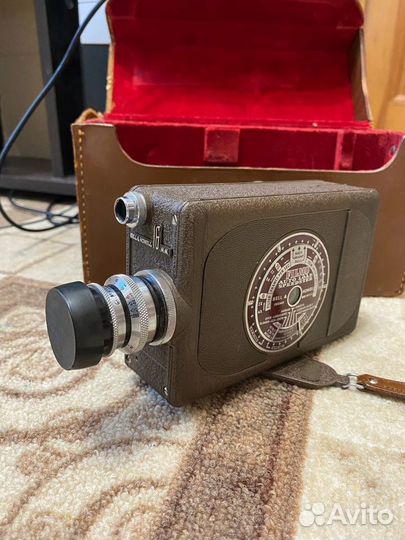 Пленочные камеры Bell & Howwell, Praktiflex