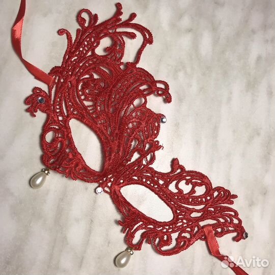 Маска кружевная с жемчугом