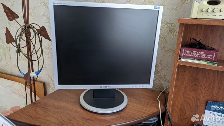 Монитор Samsung syncmaster 940n (19дюймов)