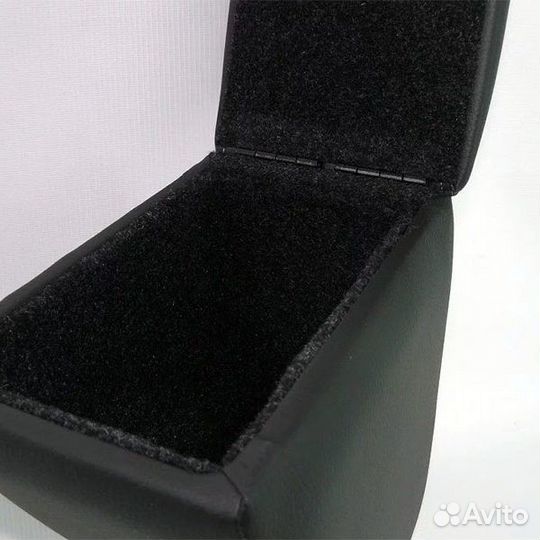 Подлокотник на Toyota Vitz 2005-2010г