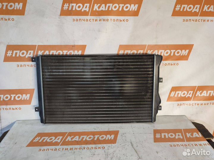 Радиатор основной Volkswagen Passat B7 2011