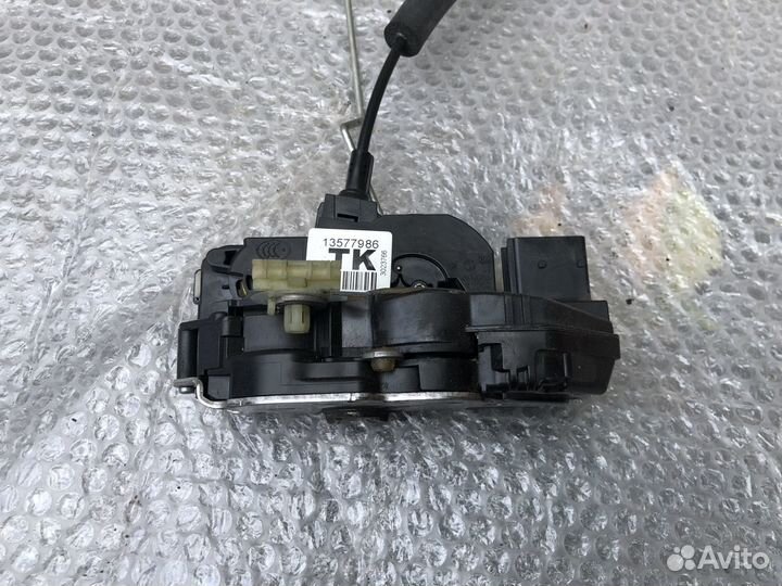 Замок левой двери Chevrolet Camaro V 10-15