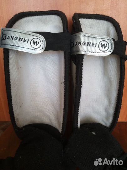 Щитки футбольные