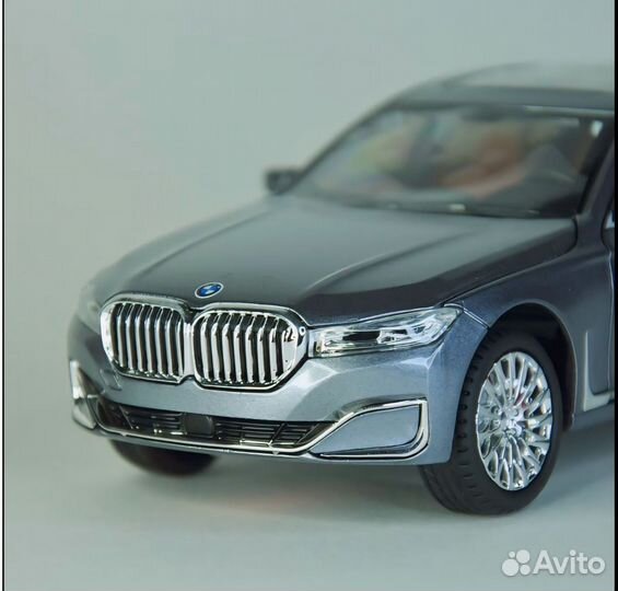 Металлическая машинка BMW 7