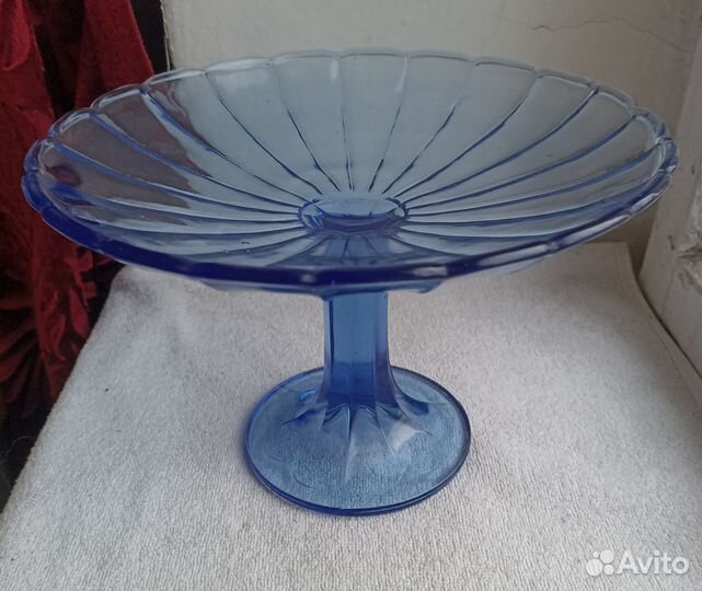 Ваза на ножке. фруктовница Голубое стекло. СССР. В