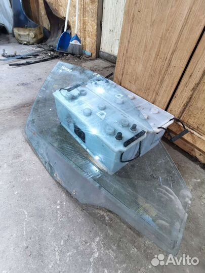 Стекло двери переднее правое mitsubishi carisma