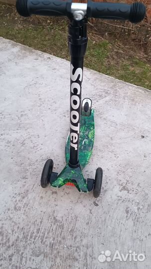 Детский трехколесный самокат