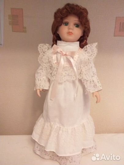 Фарфоровая кукла