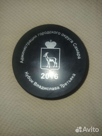 Продам коллекционную хоккейную шайбу