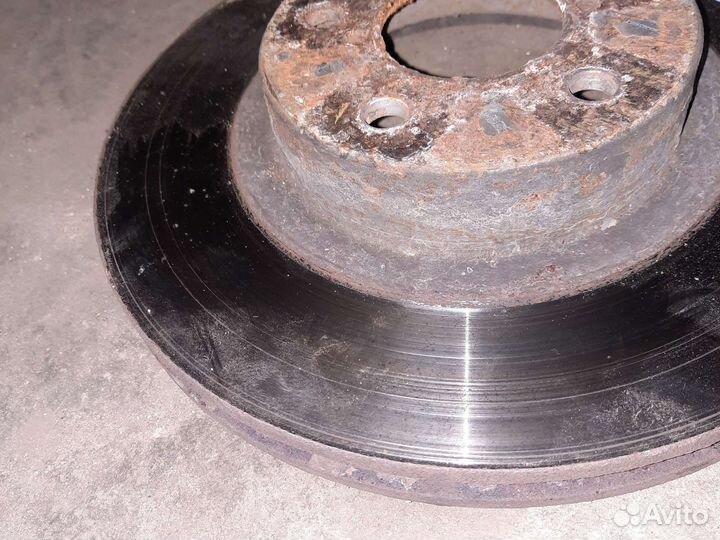 Передний тормозной диск subaru legacy bd bg bk