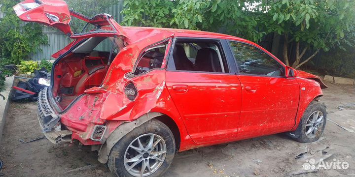 Audi A3 1.6 МТ, 2006, битый, 420 000 км