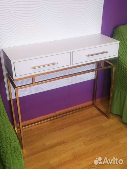 Консольный стол