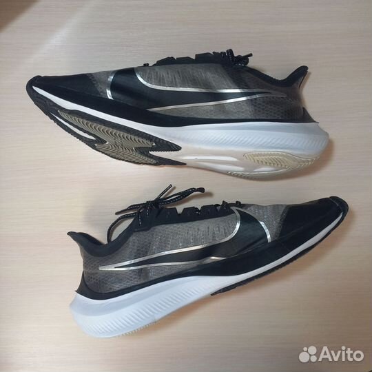 Беговые кроссовки nike zoom gravity