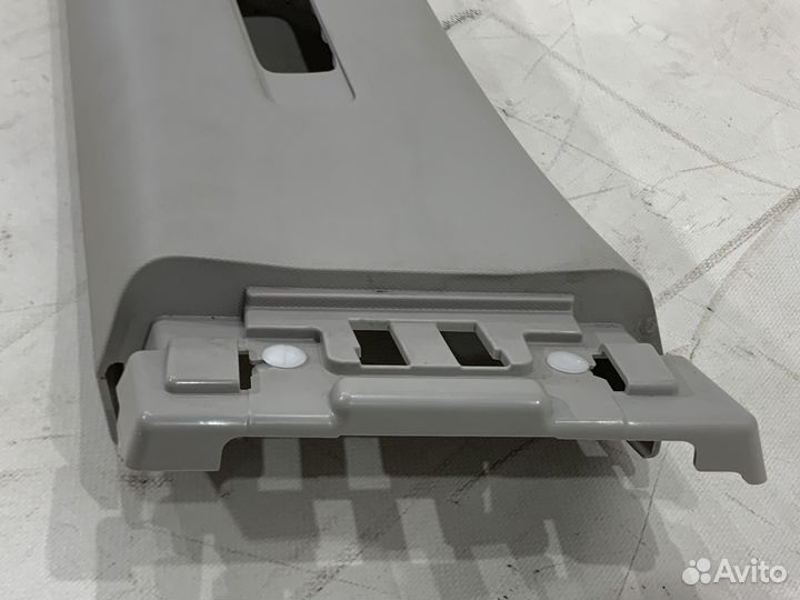 Накладка центр. стойки верх. Nissan Murano Z52