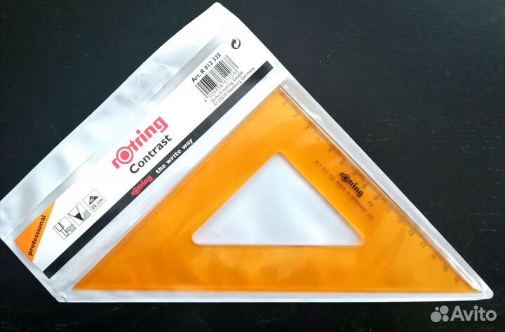 Чертежные треугольники, линейки, лекала, трафареты