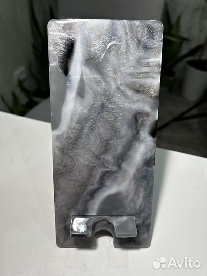 Подставка для телефона из эпоксидной смолы