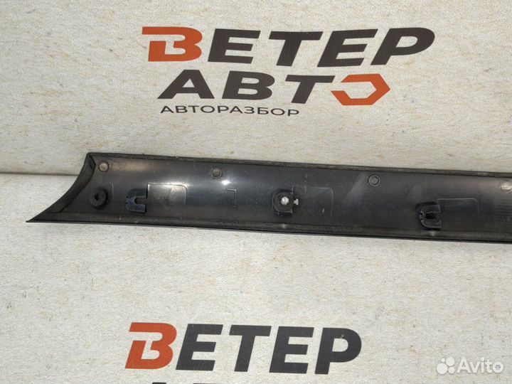 Накладка лобового стекла левая Range Rover Sport