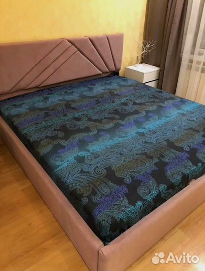 Кровать с подъемным механизмом