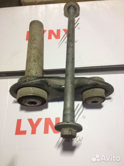 Рычаг интегральный задней подвески с болтом