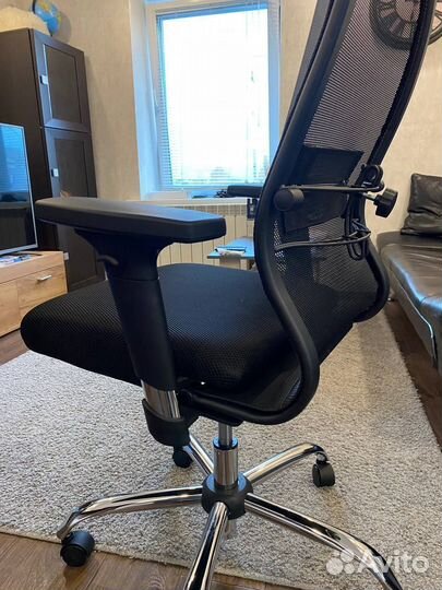 Компьютерное кресло Метта новое