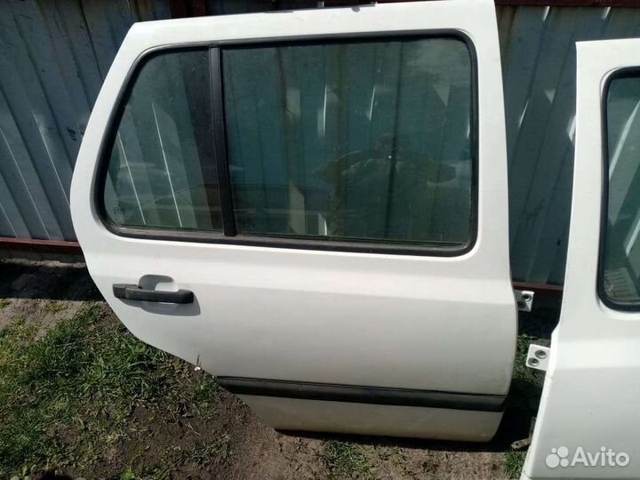 Продам задние двери на гольф 3