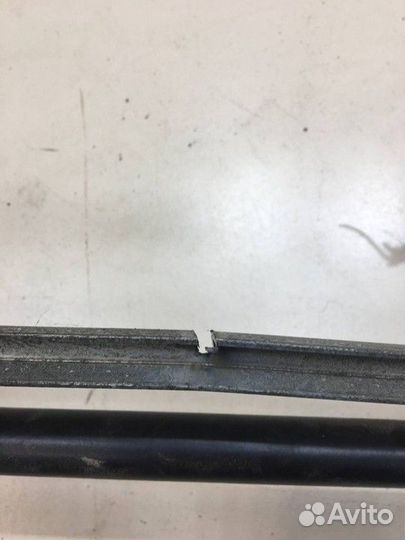 Трапеция стеклоочистителей с моторчиком передняя