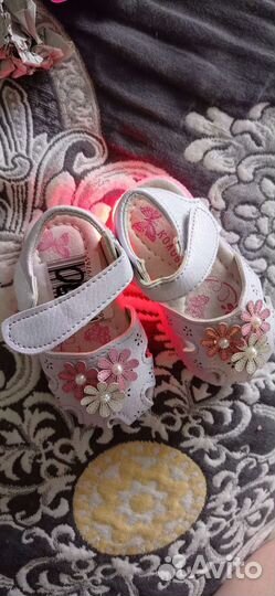 Сандалии для девочки новые
