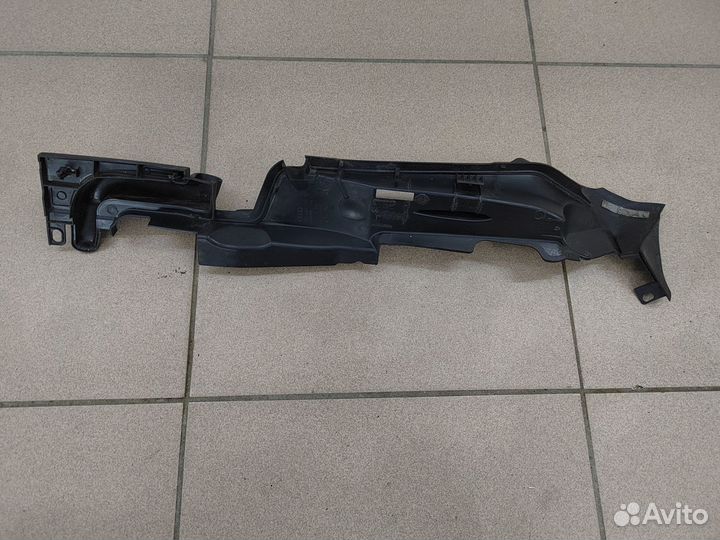 Уплотнитель крыла правый Audi A4 B9 8W 8W0821170