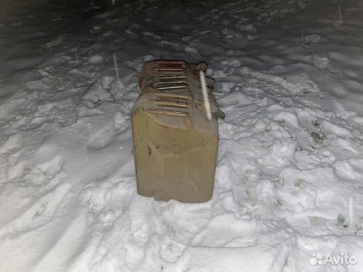 Канистра для бензина металлическая