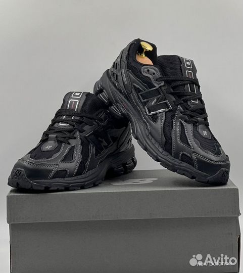Черные New Balance 1906
