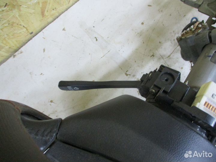 Переключатель подрулевой Ниссан NP300 (2010)