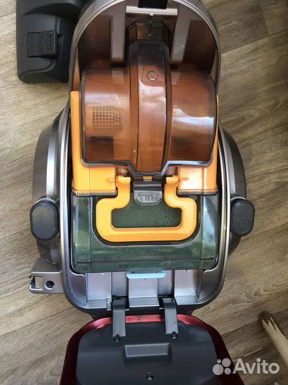 Пылесос с контейнером для пыли LG Kompressor