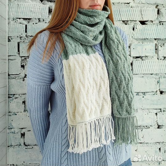 Шарф вязаный ручной работы