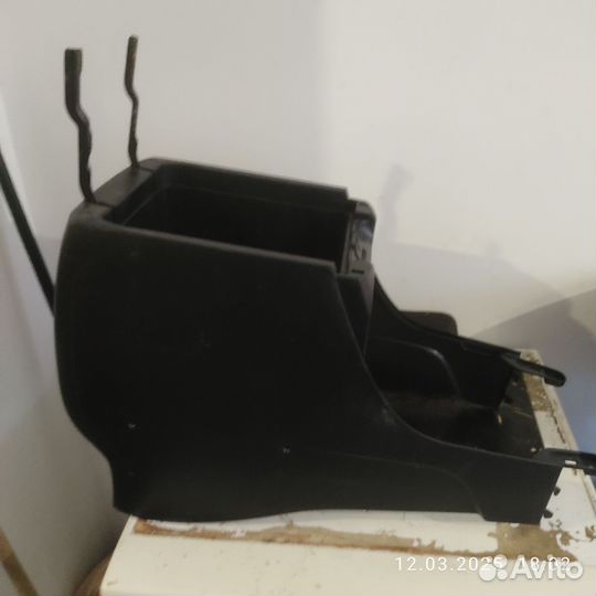 Подлокотник toyota land cruiser 120