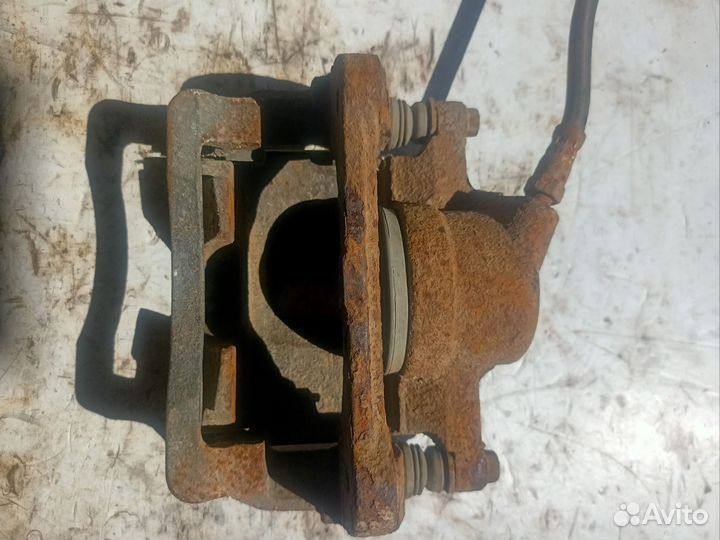 Суппорт передний левый Chery Tiggo t11