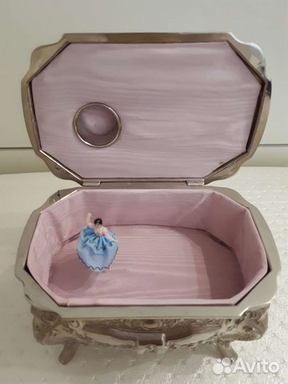 Музыкальная шкатулка с балериной