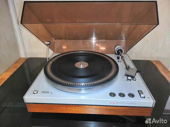 Виниловый проигрыватель Philips GA 212