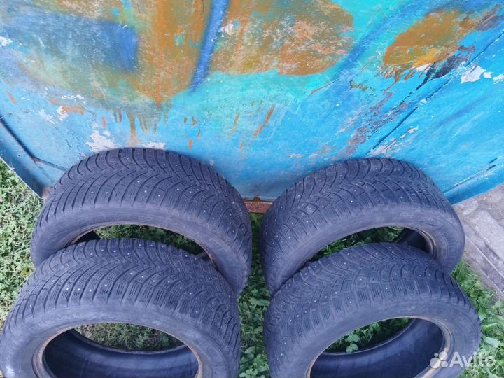 Michelin X-Ice North 4 215/55 R16