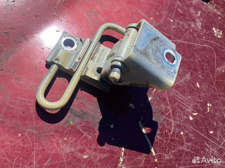 Петля передней правой двери VAG 1T0831412C