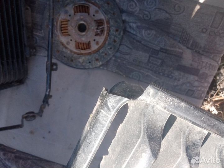 Решетка радиатора Mitsubishi Pajero 2