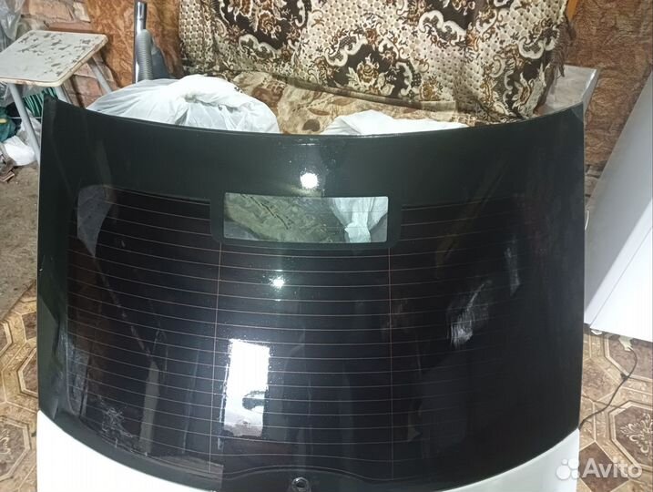 Стекло крышки багажника skoda rapid